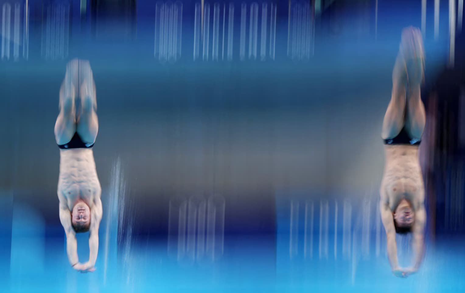 British divers Anthony Harding and Jack Laugher brace for impact while competing in the men’s synchronized 3m springboard diving final.